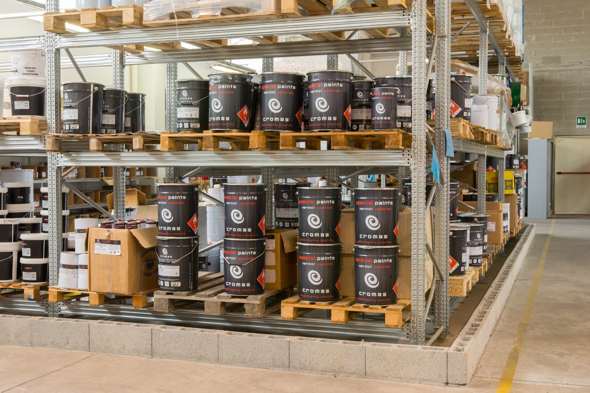 Cromas paints for professional use